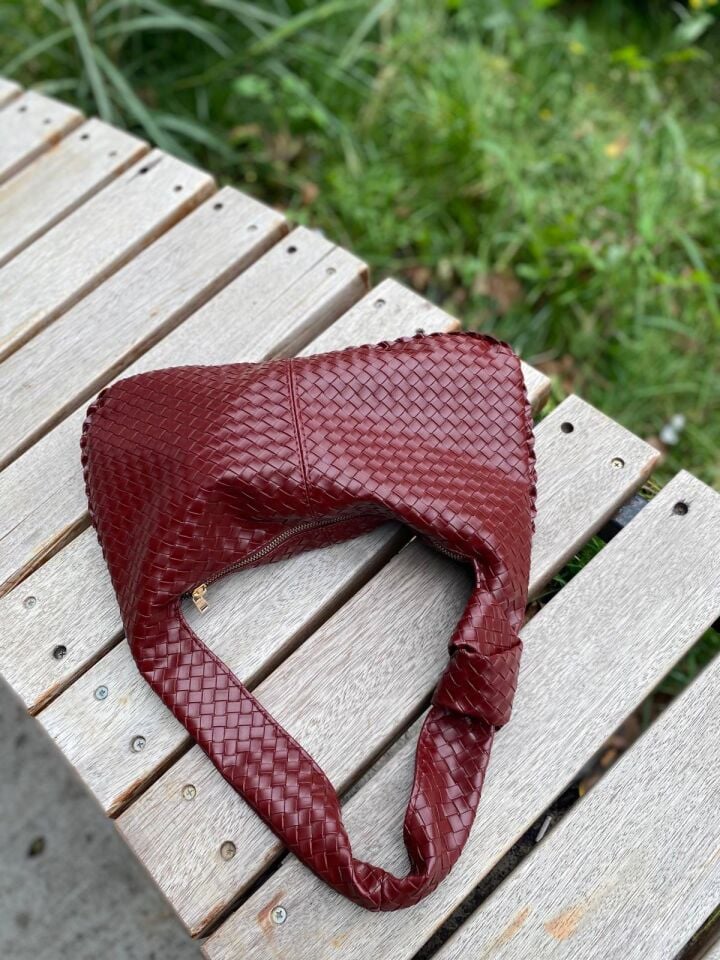 Bahwar Örgü Dokulu Üçgen Hobo Çanta