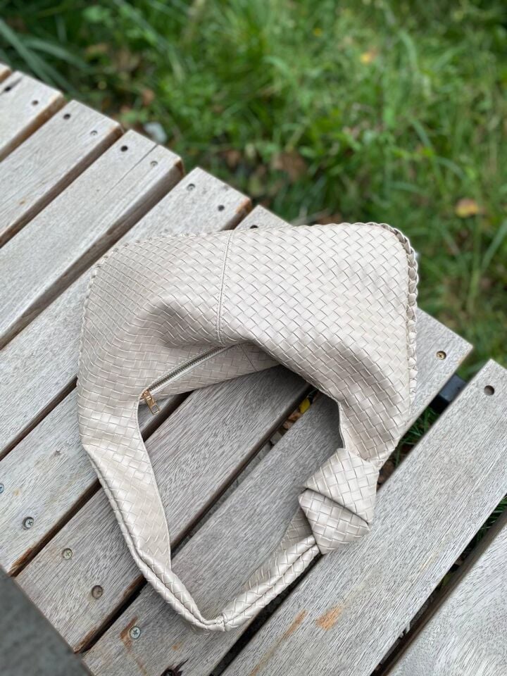 Bahwar Örgü Dokulu Üçgen Hobo Çanta