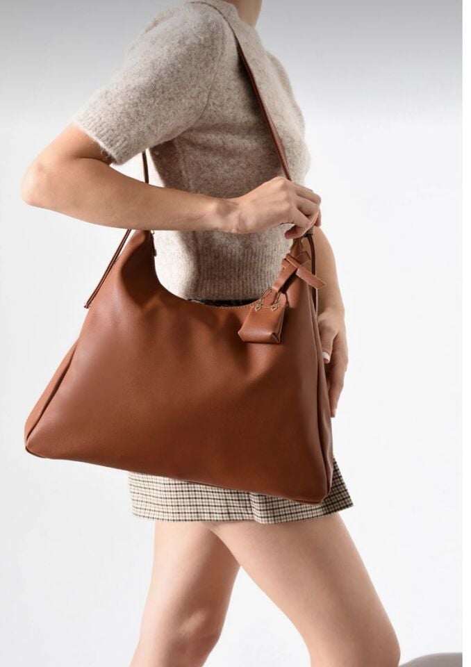 Vegan Deri Oval Tokalı  Günlük Omuz Çantası